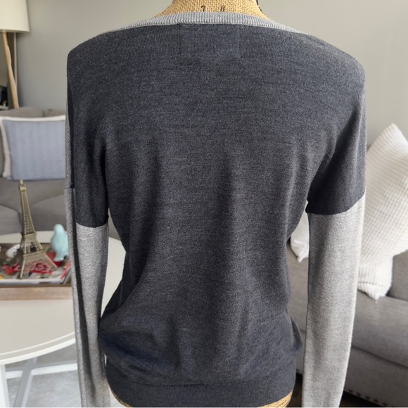 Banana Republic Two-Tone Gray Women's Sweater - Picture 6 of 8